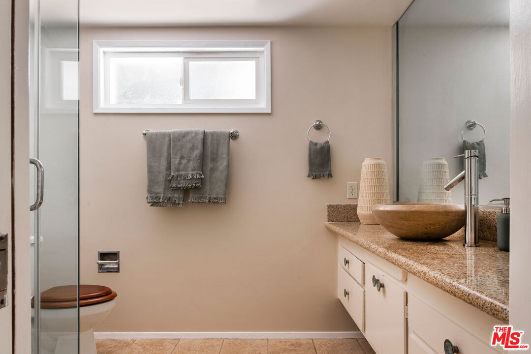 478 Devonwood Road Altadena, CA 91001 - Photo 21 of 42 a bathroom with a sink and a mirror