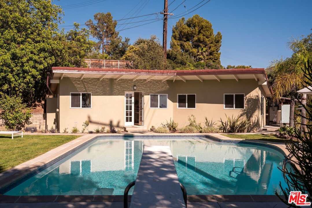 478 Devonwood Road Altadena, CA 91001 - Photo 28 of 42 a front view of a house with garden