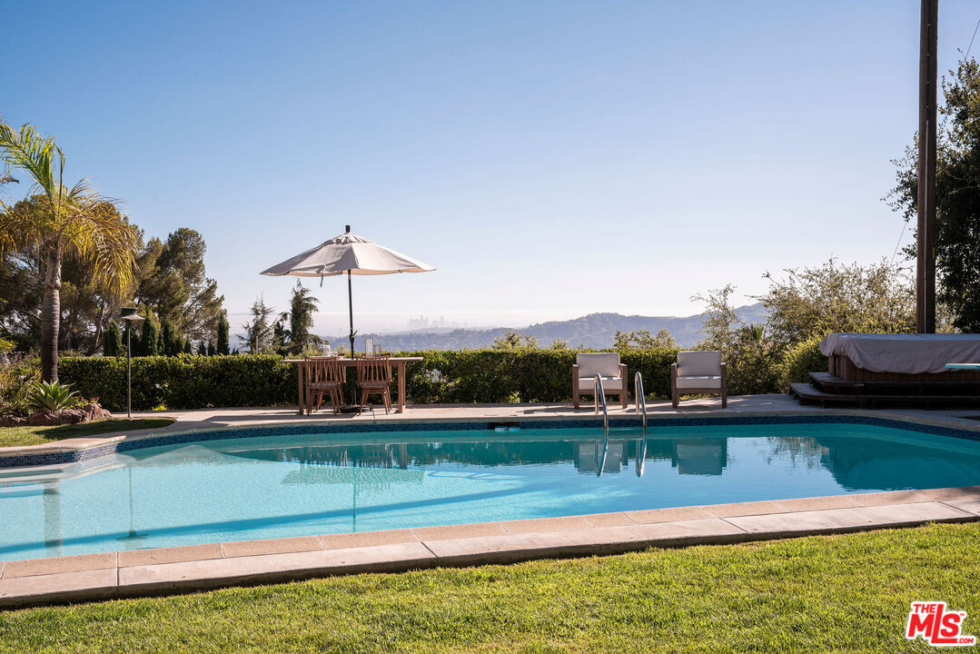 478 Devonwood Road Altadena, CA 91001 - Photo 35 of 42 a view of a terrace