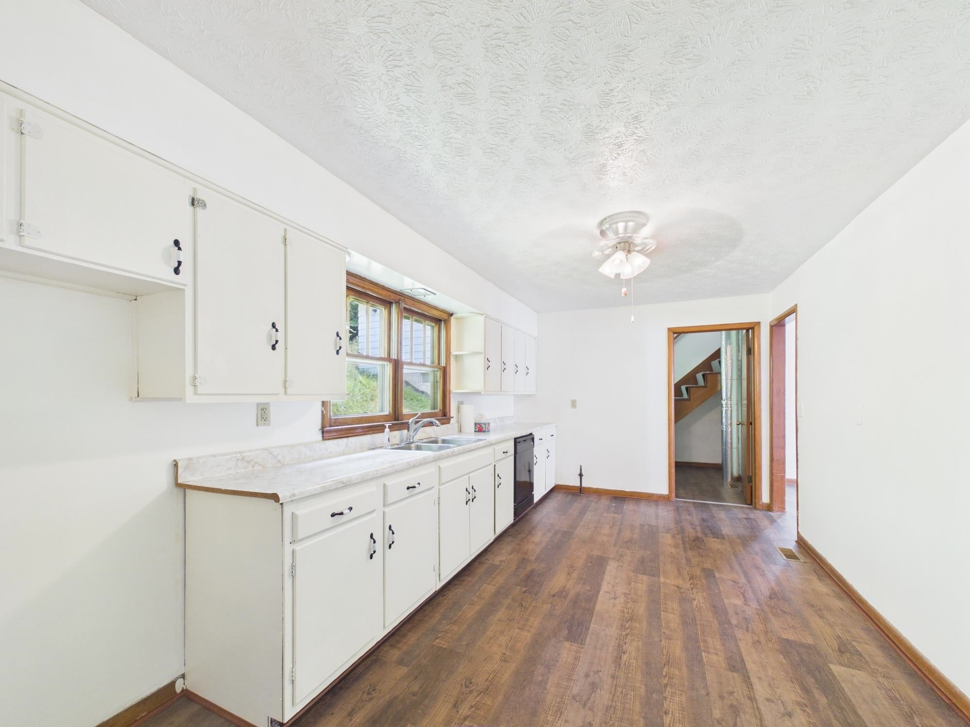 849 Grapevine Road Huntington, WV 25701 - Photo 7 of 22 Gallery Image 7