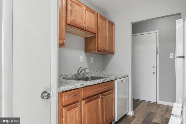 $1,975 | 7096 Spring Garden Drive, Unit 102, Springfield, VA 22150