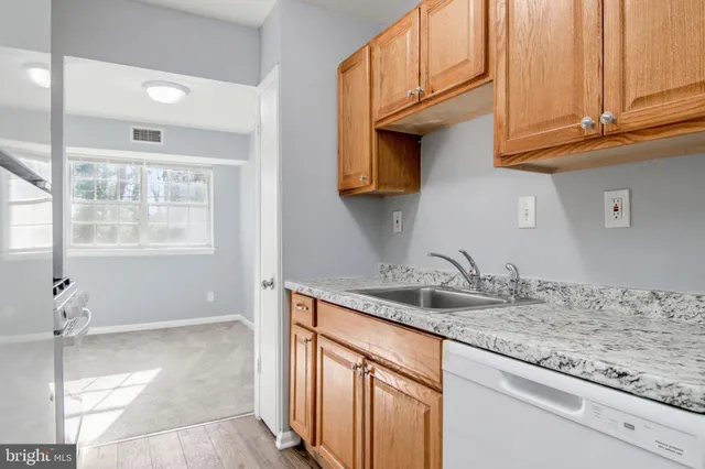 $1,975 | 7096 Spring Garden Drive, Unit 102, Springfield, VA 22150