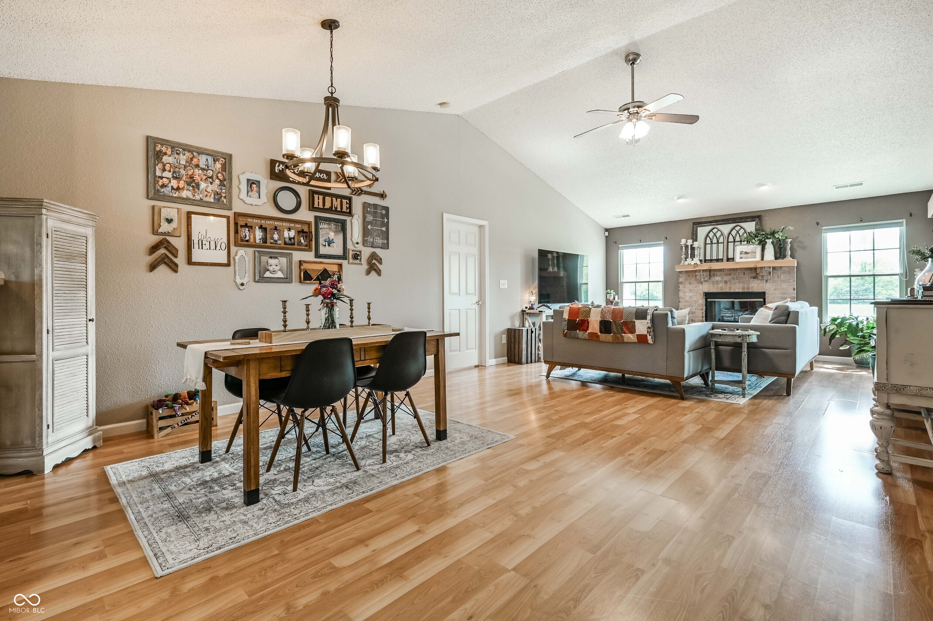 6623 Southern Ridge Drive Indianapolis, IN 46237 - Photo 4 of 33