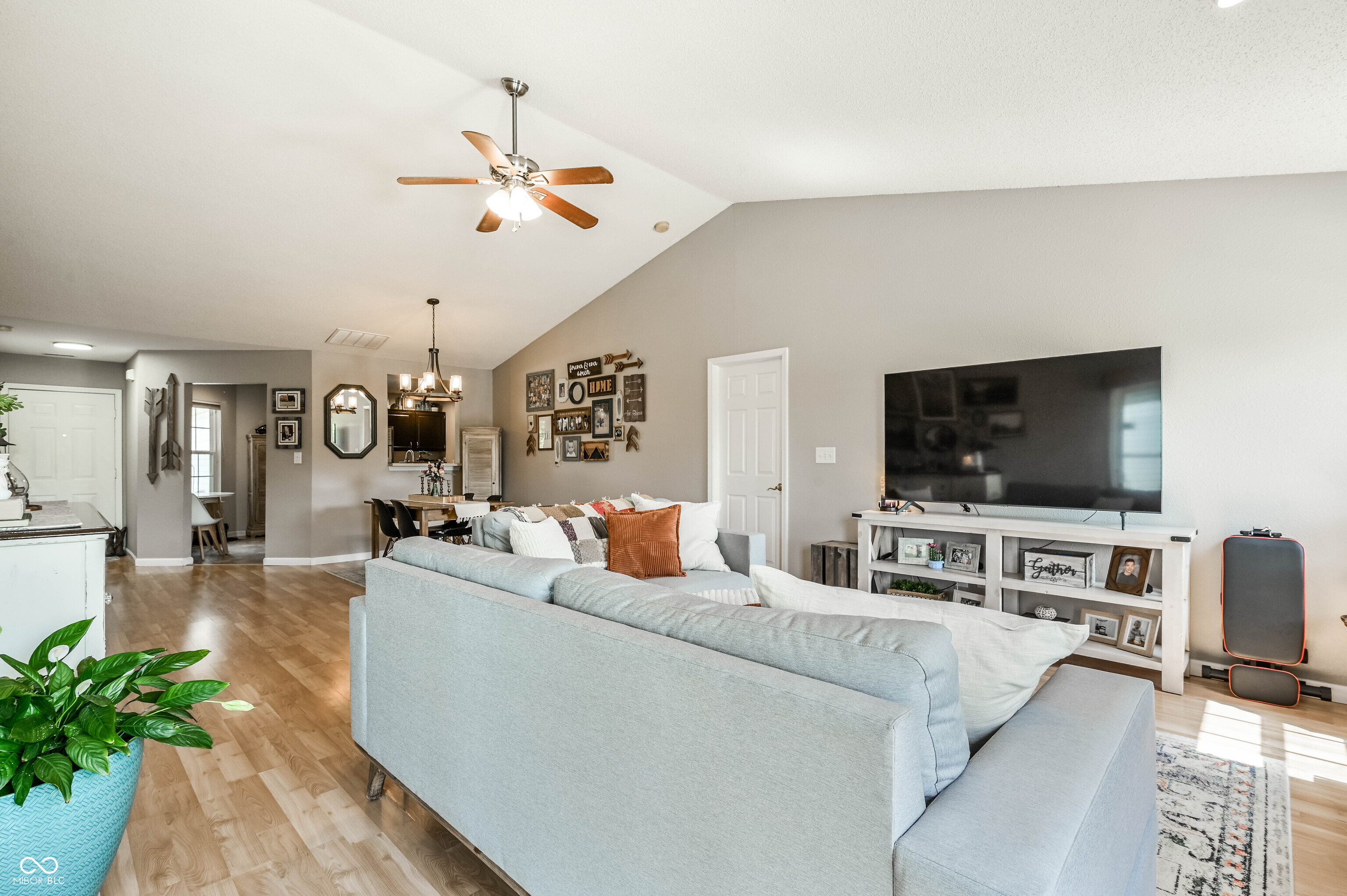 6623 Southern Ridge Drive Indianapolis, IN 46237 - Photo 9 of 33