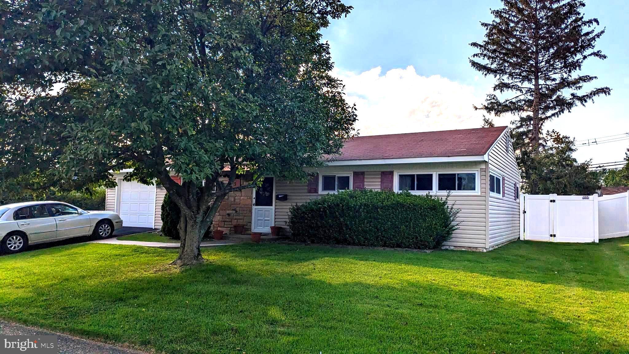 53 Idlewild Road Levittown, PA 19057 - Photo 4 of 15 Rancher is well maintained inside & out