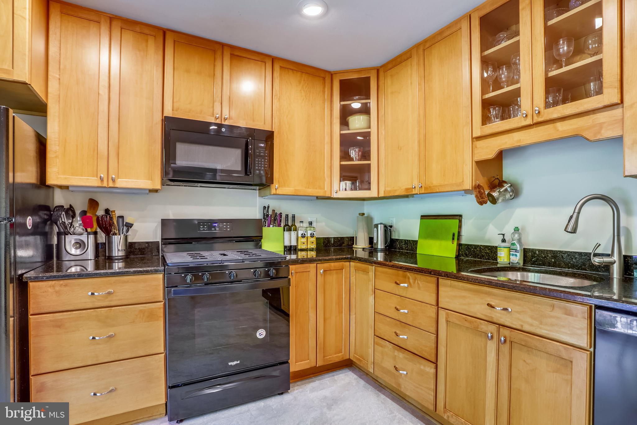 1658 Wainwright Drive Reston, VA 20190 - Photo 29 of 103 Kitchen