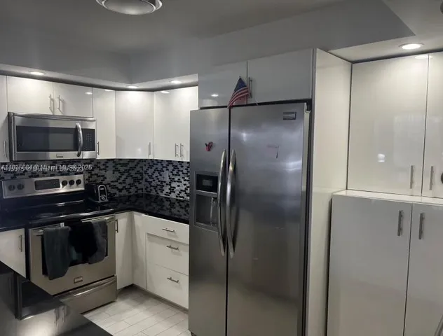 $305,000 | South Central Beach, Hollywood, FL 33019