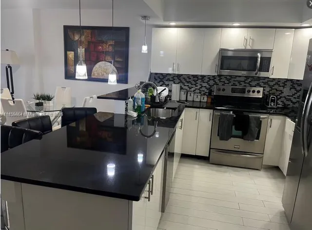 $305,000 | South Central Beach, Hollywood, FL 33019