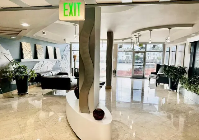 $305,000 | South Central Beach, Hollywood, FL 33019