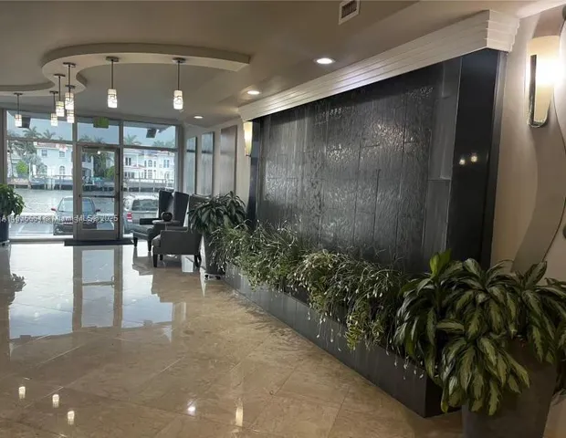 $305,000 | South Central Beach, Hollywood, FL 33019