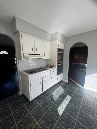 $3,200 | 1639 Bulgarmarsh Road, Tiverton, RI 02878