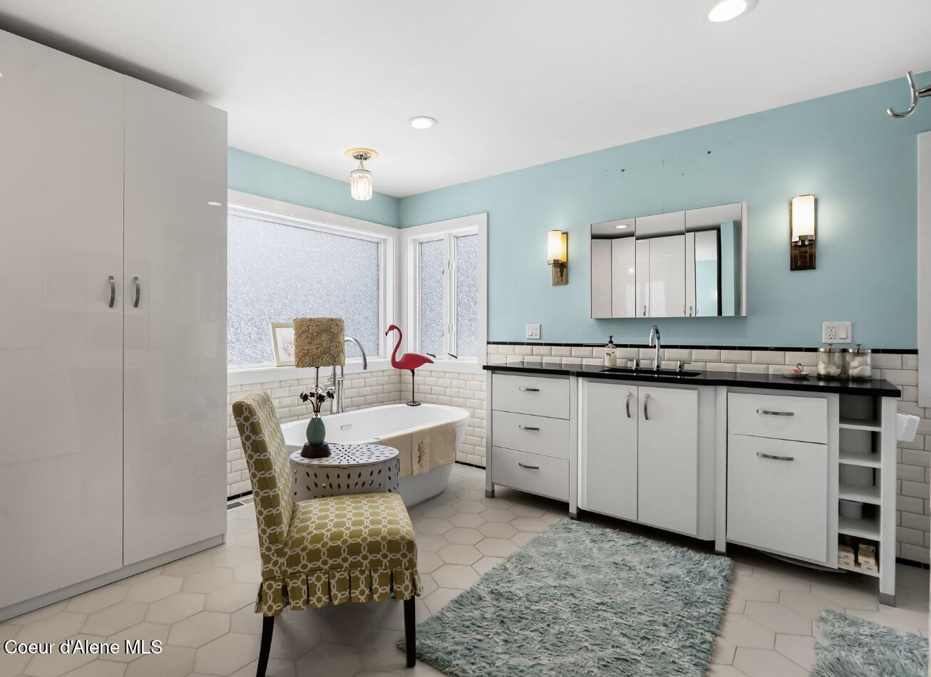 128 Spur Drive Sandpoint, ID 83864 - Photo 15 of 32 Primary Bath