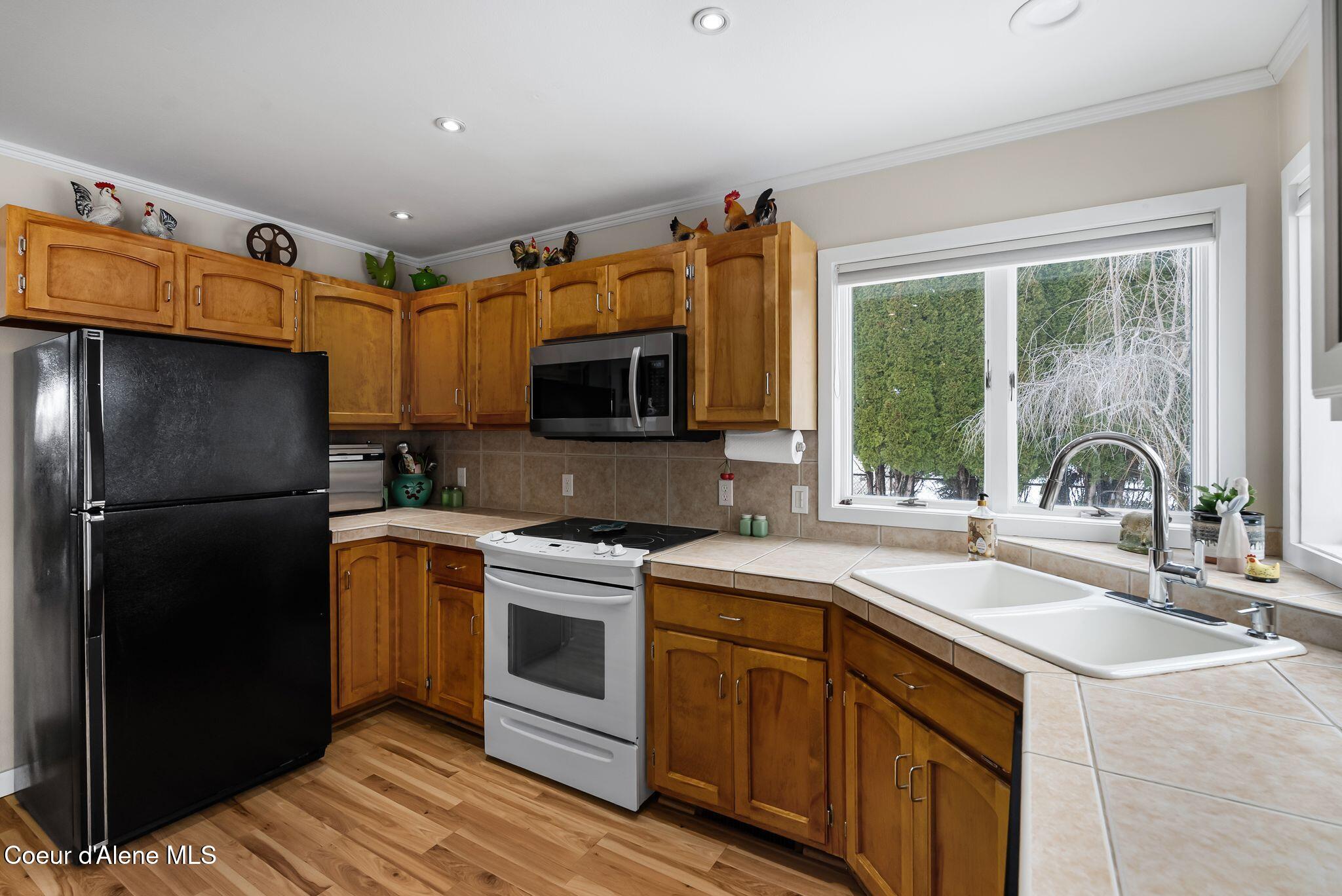 128 Spur Drive Sandpoint, ID 83864 - Photo 10 of 32 Kitchen