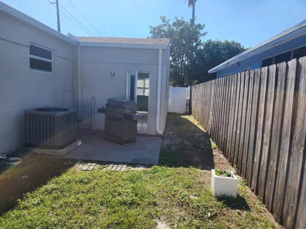 $2,900 | 413 Southwest 16th Street, Fort Lauderdale, FL 33315