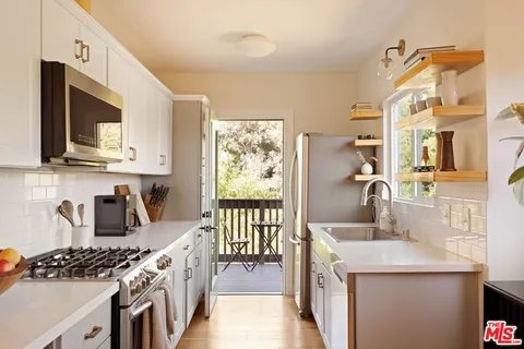 $1,099,000 | 542 Quail Drive, Los Angeles, CA 90065