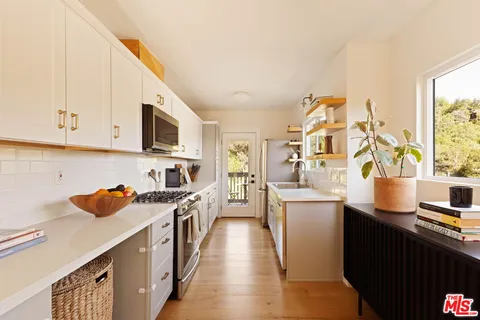 $1,099,000 | 542 Quail Drive, Los Angeles, CA 90065