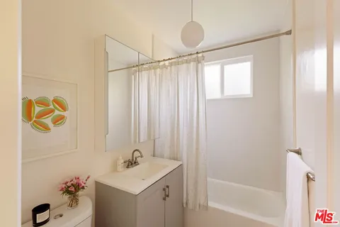 $1,099,000 | 542 Quail Drive, Los Angeles, CA 90065