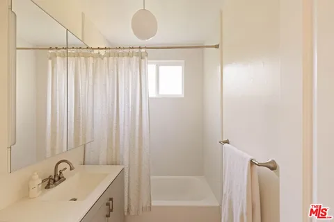 $1,099,000 | 542 Quail Drive, Los Angeles, CA 90065