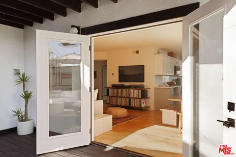 $1,099,000 | 542 Quail Drive, Los Angeles, CA 90065