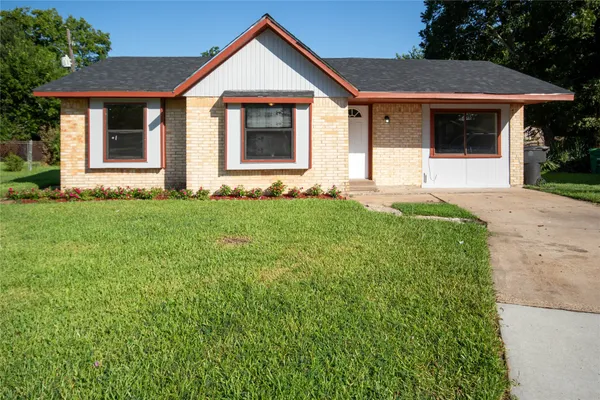 $1,760 | 10902 Mosscrest Drive, Houston, TX 77048