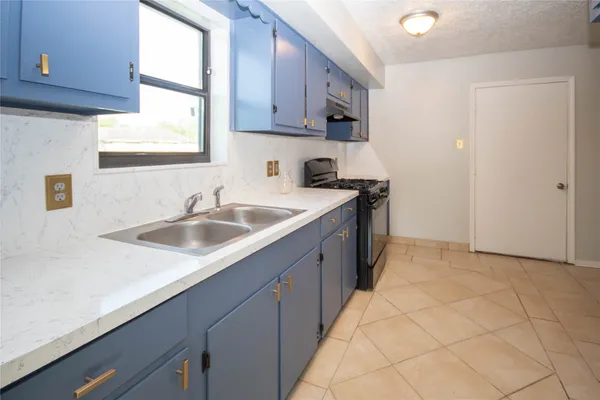 $1,760 | 10902 Mosscrest Drive, Houston, TX 77048