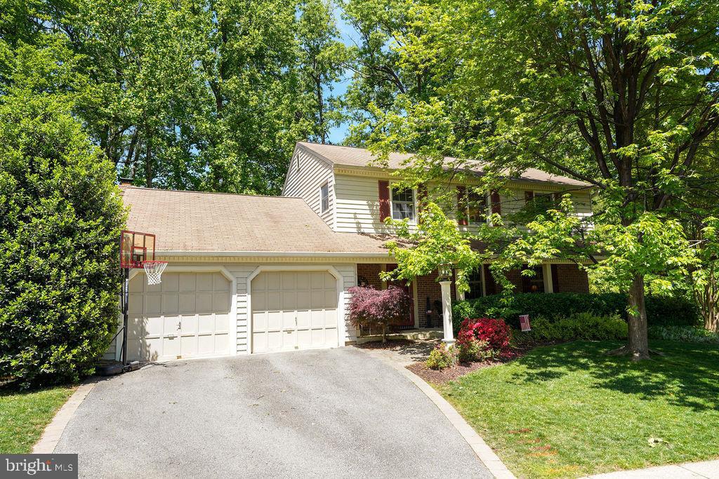 8292 Lindside Way Springfield, VA 22153 - Photo 2 of 51 home off cul de sac