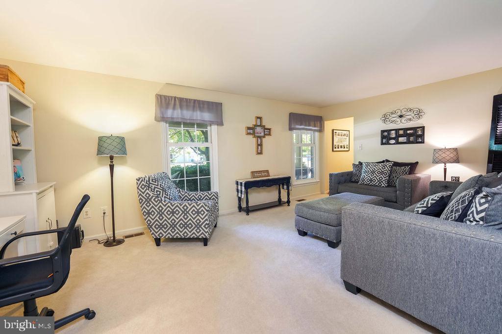 8292 Lindside Way Springfield, VA 22153 - Photo 12 of 51 living room