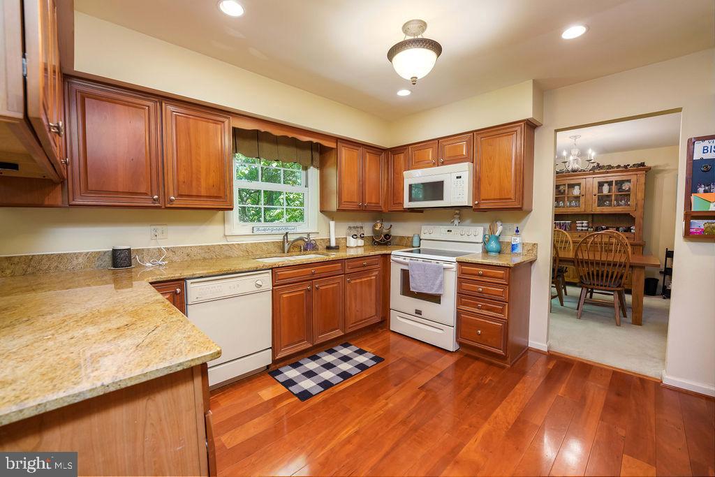 8292 Lindside Way Springfield, VA 22153 - Photo 16 of 51 spacious kitchen