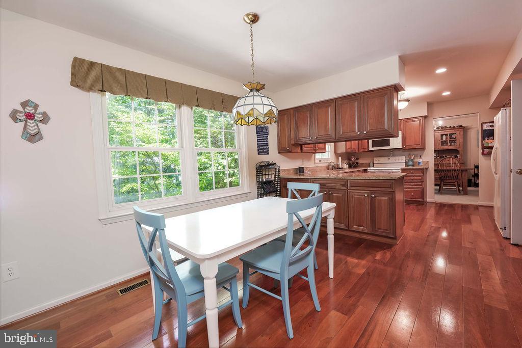 8292 Lindside Way Springfield, VA 22153 - Photo 18 of 51 eat in kitchen space