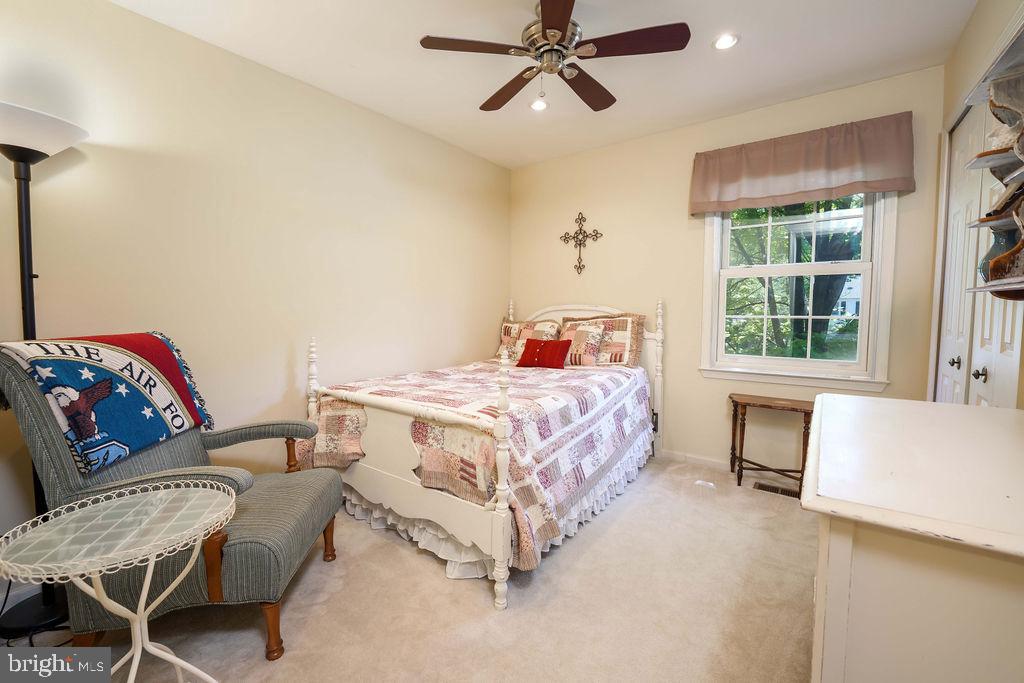 8292 Lindside Way Springfield, VA 22153 - Photo 34 of 51 bedroom #4 - front