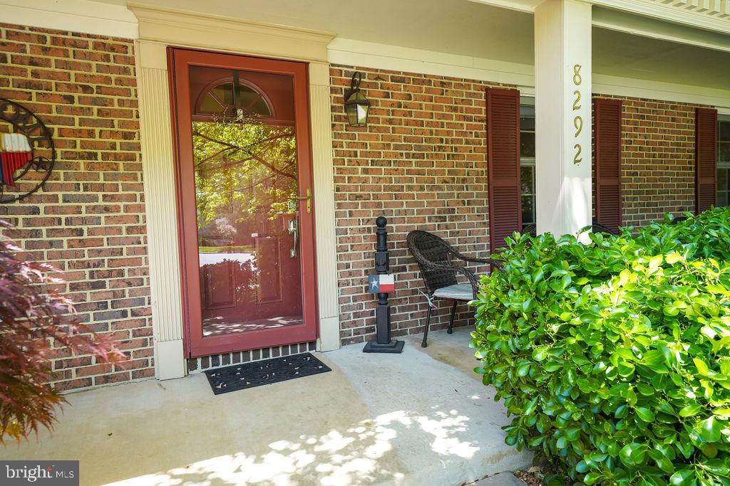 8292 Lindside Way Springfield, VA 22153 - Photo 5 of 51 entry