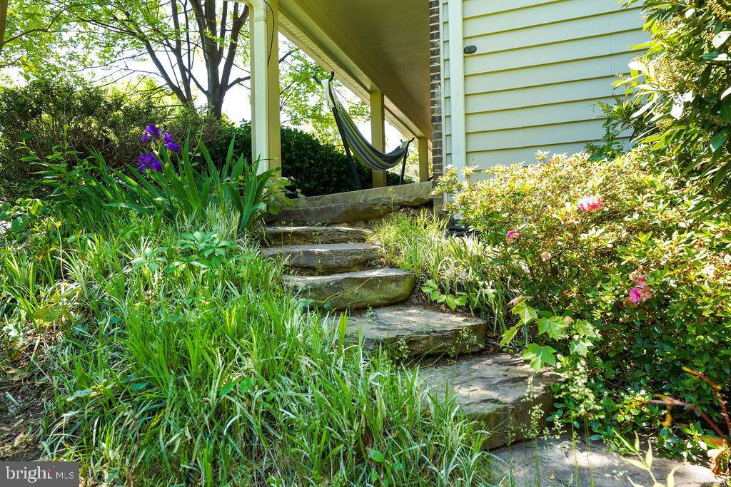 8292 Lindside Way Springfield, VA 22153 - Photo 45 of 51 landscaping and hardscaping in yard