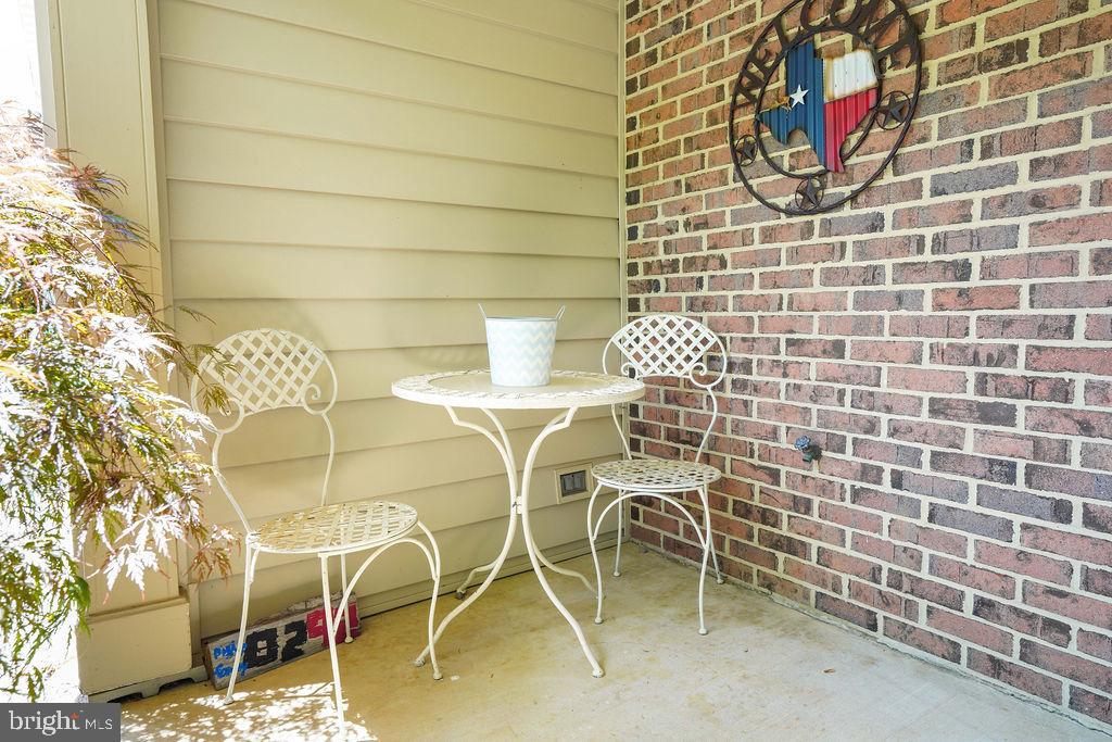 8292 Lindside Way Springfield, VA 22153 - Photo 6 of 51 front porch