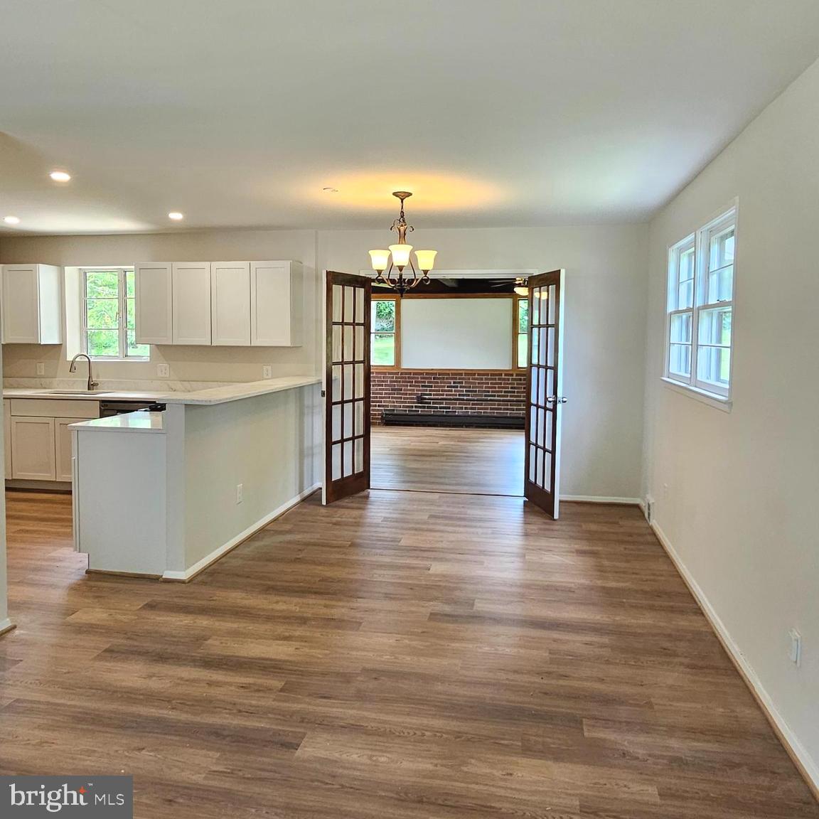 7606 Gresham Street Springfield, VA 22151 - Photo 7 of 36