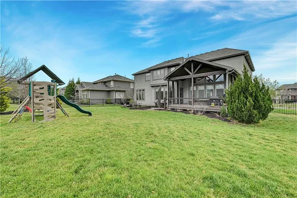 $950,000 | 11316 West 166th Place, Overland Park, KS 66221