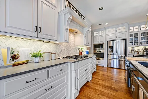 $950,000 | 11316 West 166th Place, Overland Park, KS 66221