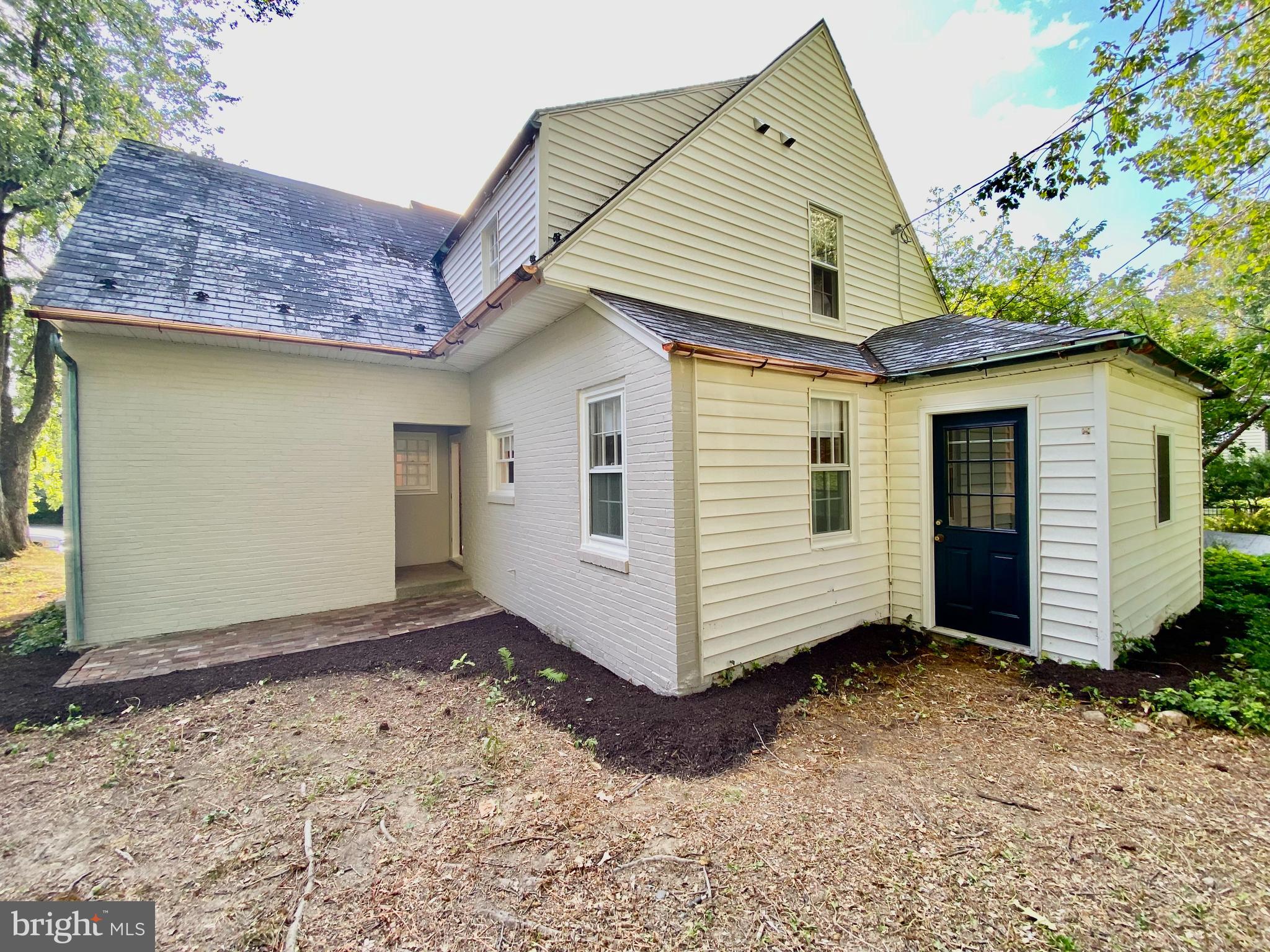 1209 Lorraine Road Reading, PA 19604 - Photo 3 of 26 Brick and siding rear