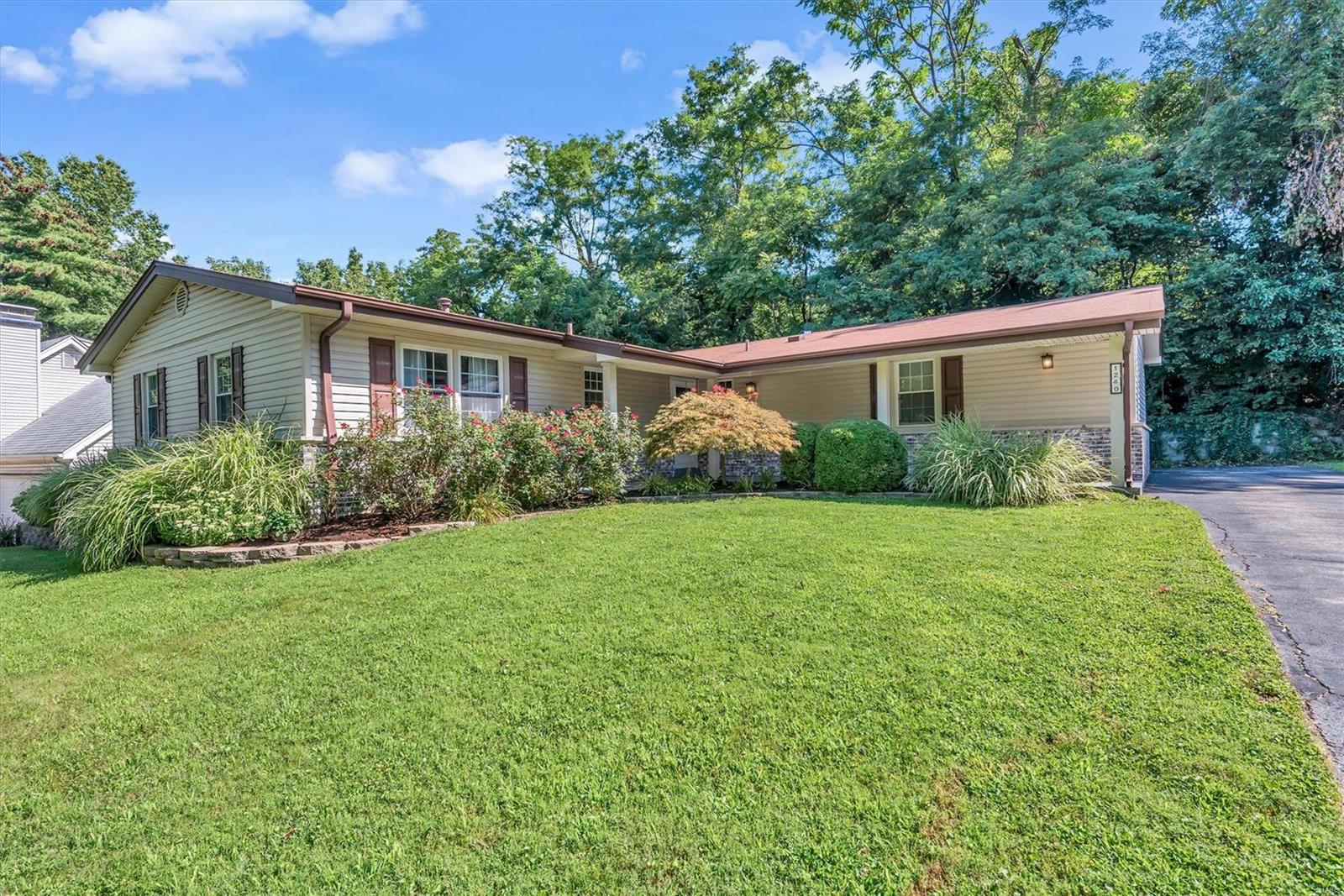 1240 Deer Ridge Drive Ferguson, MO 63135 - Photo 2 of 35