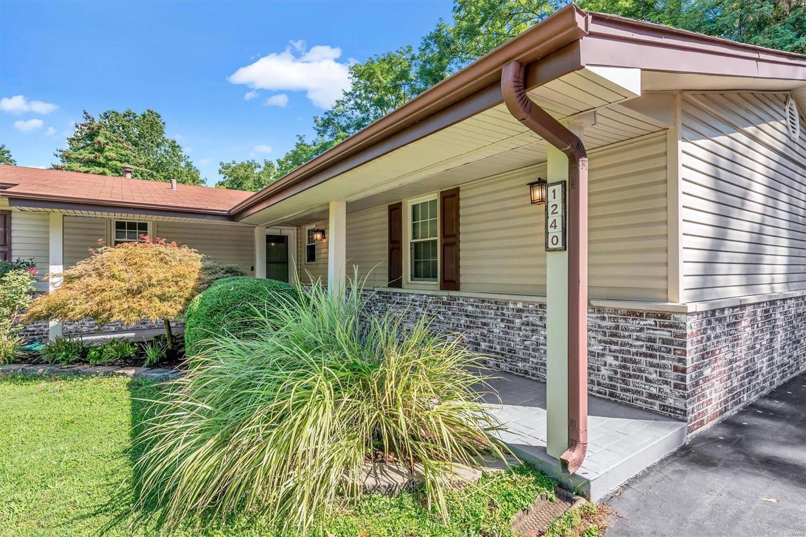 1240 Deer Ridge Drive Ferguson, MO 63135 - Photo 3 of 35