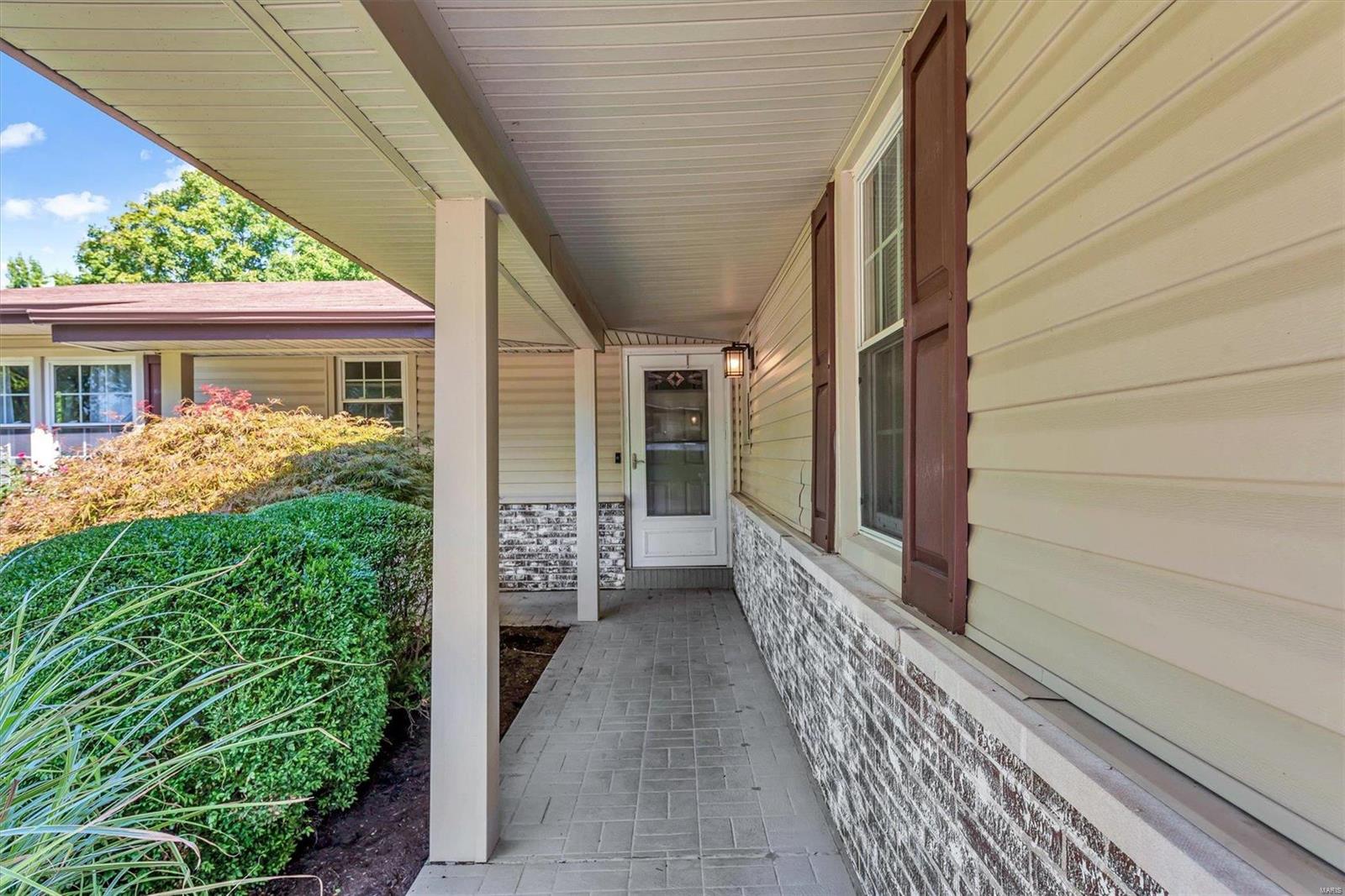 1240 Deer Ridge Drive Ferguson, MO 63135 - Photo 4 of 35