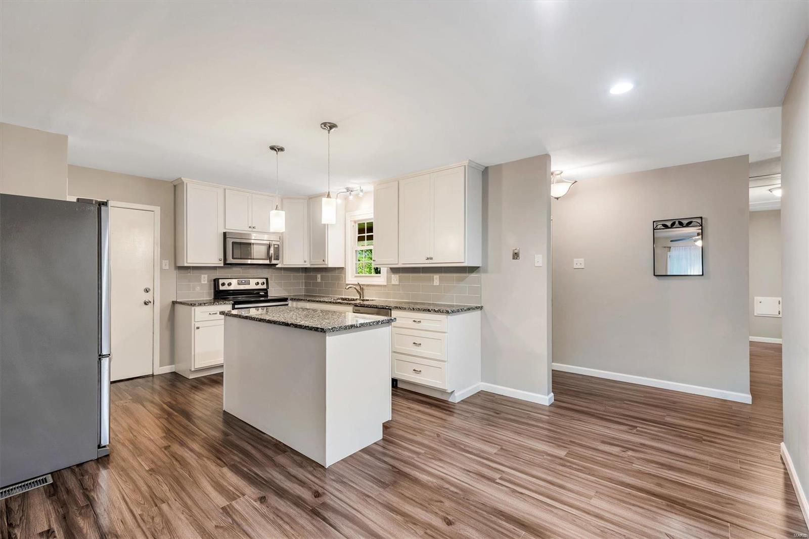 1240 Deer Ridge Drive Ferguson, MO 63135 - Photo 7 of 35