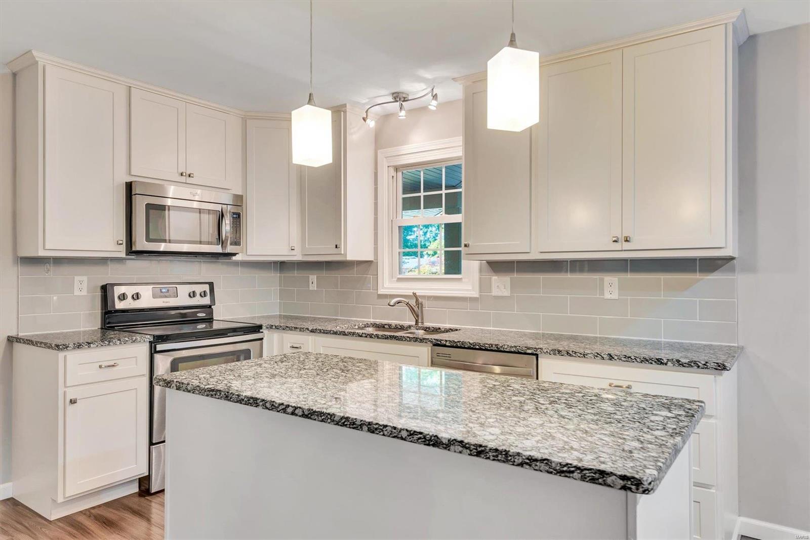 1240 Deer Ridge Drive Ferguson, MO 63135 - Photo 9 of 35