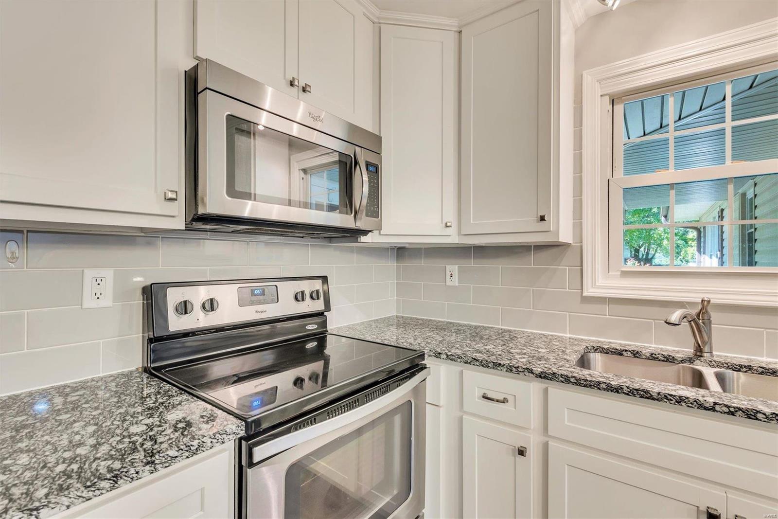 1240 Deer Ridge Drive Ferguson, MO 63135 - Photo 10 of 35