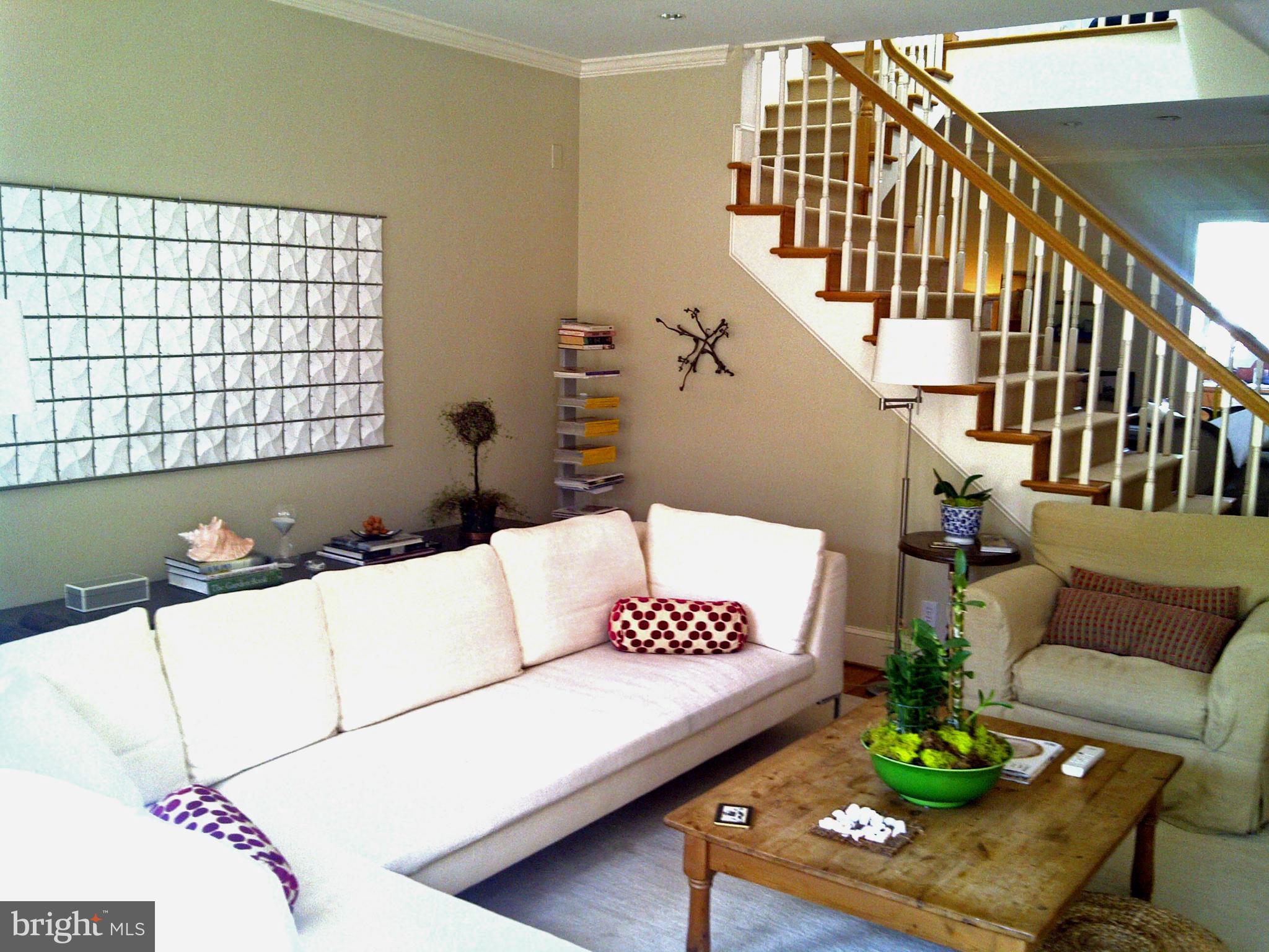 1208 Princess Street Alexandria, VA 22314 - Photo 5 of 38 Living Room