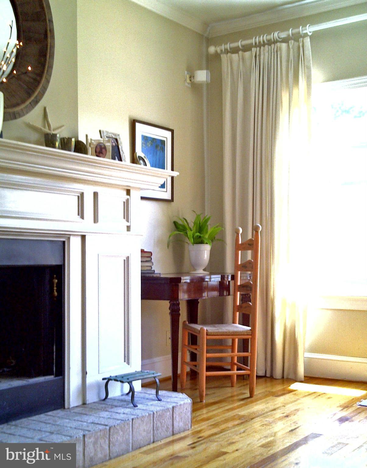 1208 Princess Street Alexandria, VA 22314 - Photo 6 of 38 Living Room