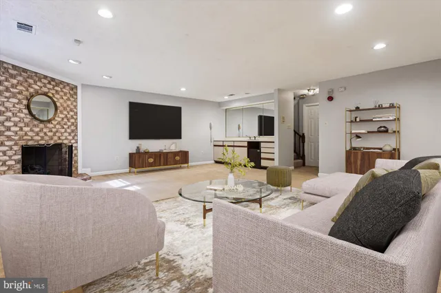 $3,900 | 6267 Masefield Court, Alexandria, VA 22304