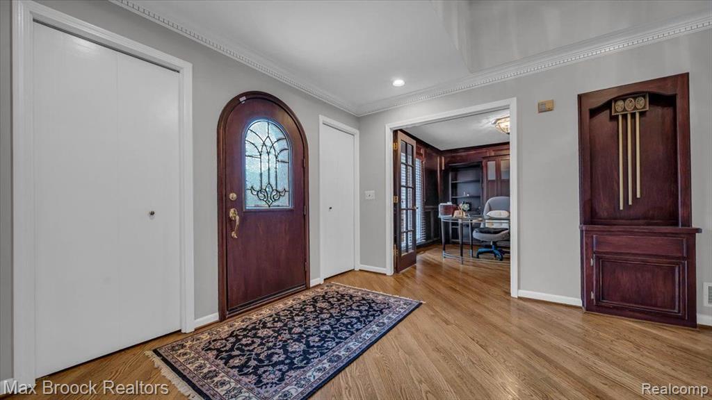 404 Shellbourne Drive Rochester Hills, MI 48309 - Photo 3 of 52