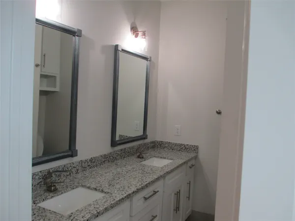 $2,000 | 1209 Elm, Baytown, TX 77520