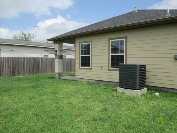 $2,000 | 1209 Elm, Baytown, TX 77520