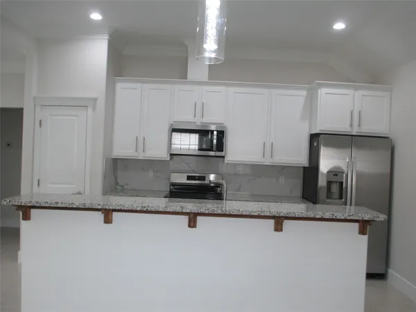 $2,000 | 1209 Elm, Baytown, TX 77520